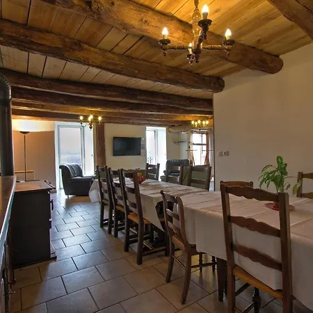 Du Chenelong Cantal Ferienhaus Marchastel (Cantal)